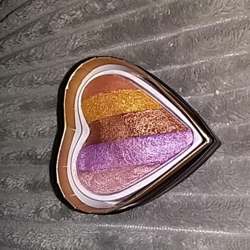 Revolution Highlighter like new - Picture 3 of 3
